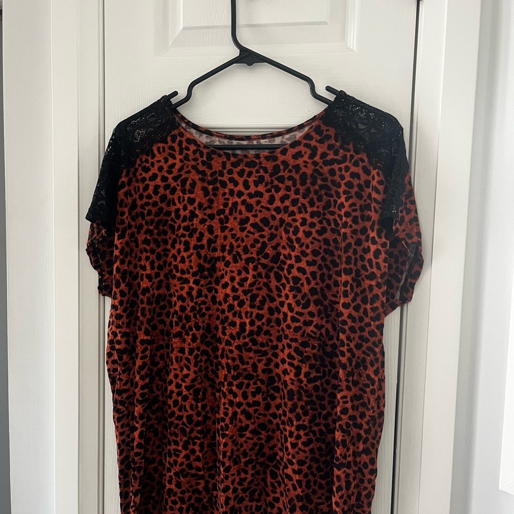 Torrid Super Soft Knits Leopard Print Lace Shoulder Short Sleeve Top‎ Rust 00